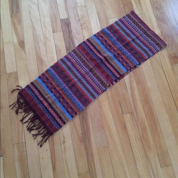 Gorgeous Scarf 🧣 - Picture 2 of 3